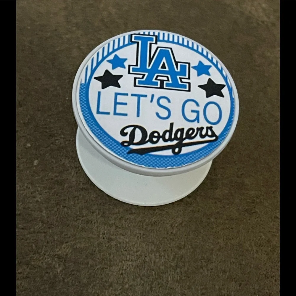 La dodgers phone accessory